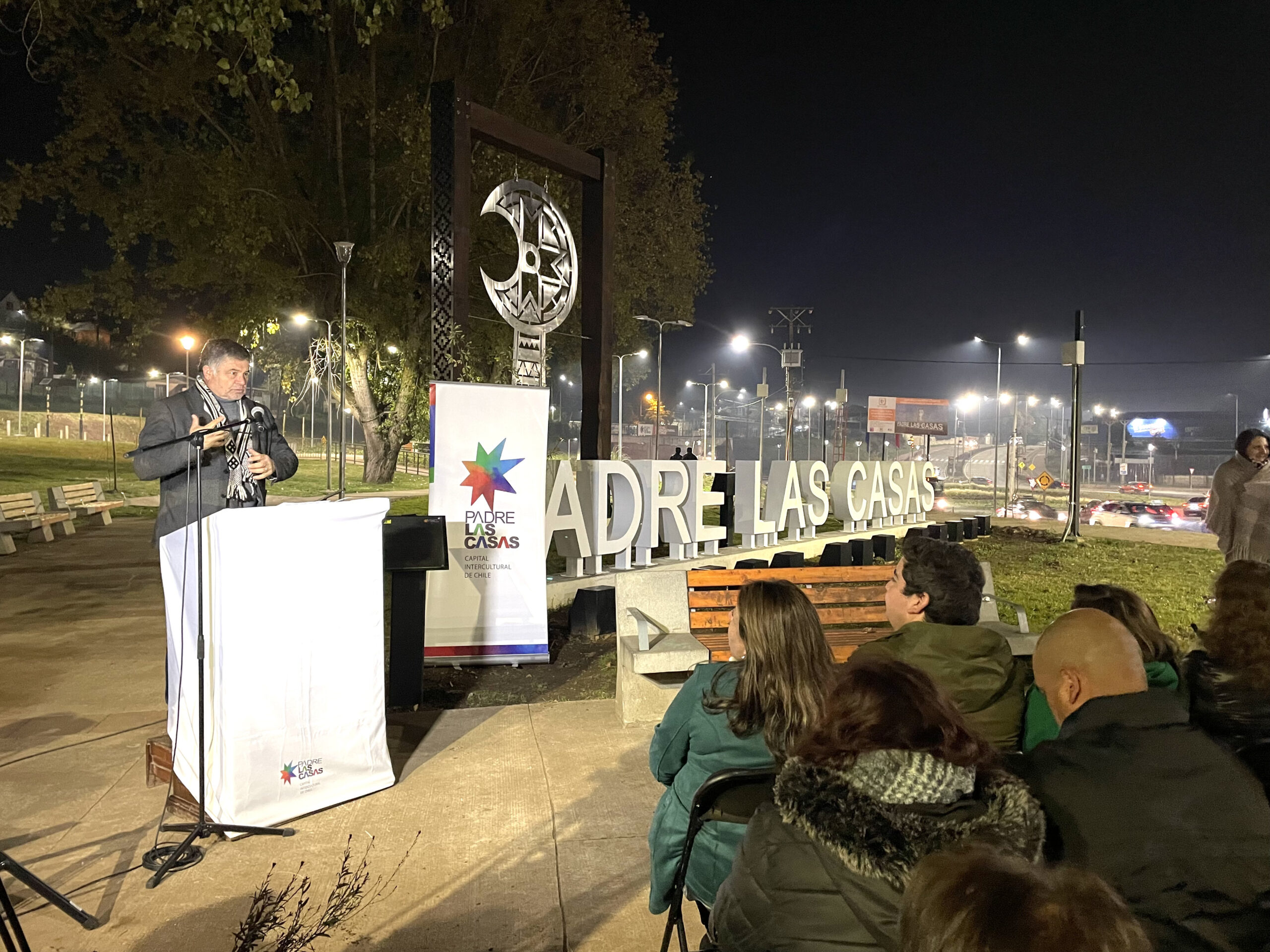 Inauguran monumento longko kura y letras comunales al ingreso de Padre Las Casas Inauguran monumento longko kura y letras comunales al ingreso de Padre Las Casas