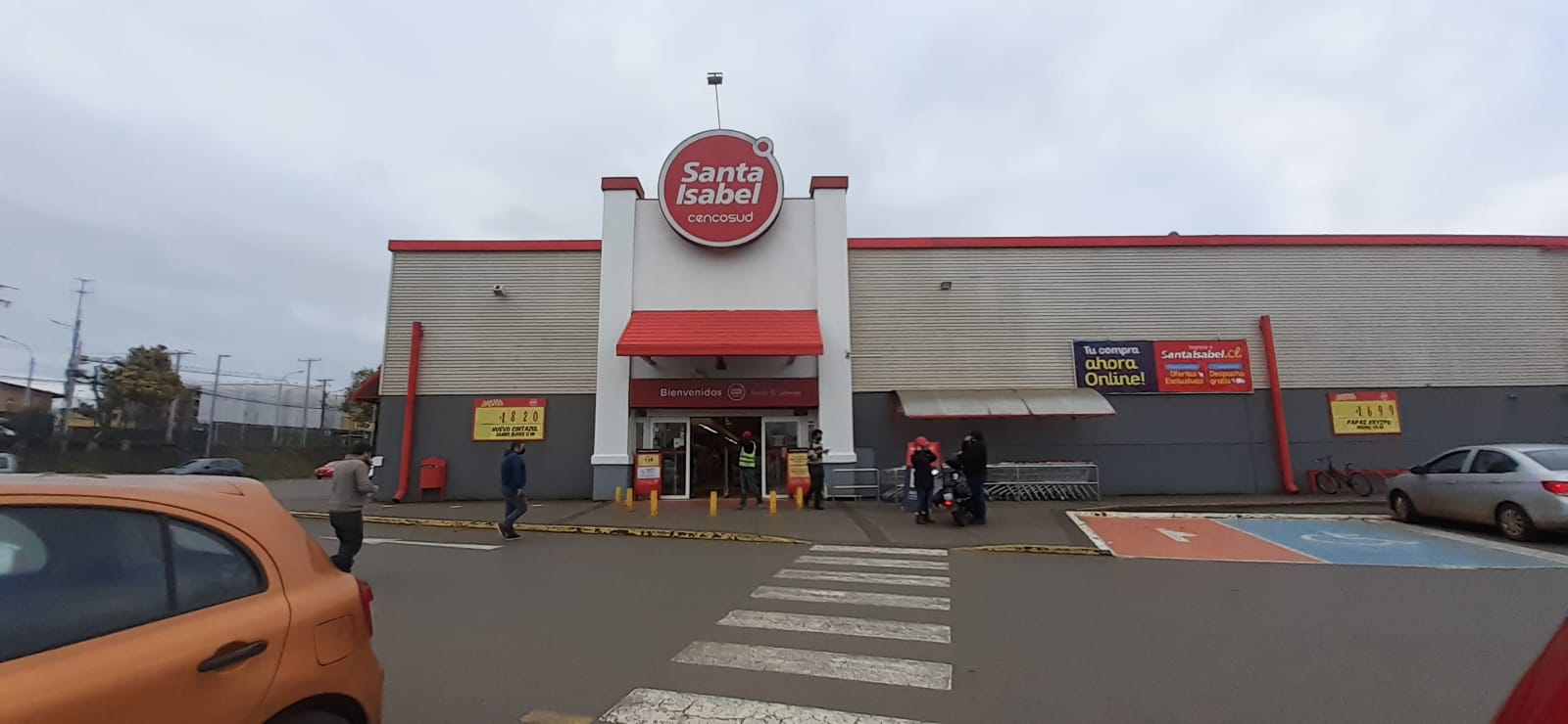 Delincuentes fallan al intentar robar cajero desde supermercado en Temuco Delincuentes fallan al intentar robar cajero desde supermercado en Temuco