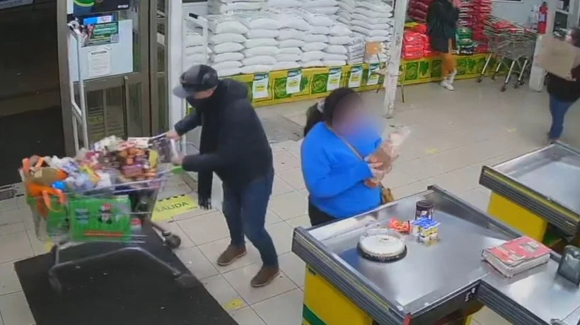 Pareja que utilizaba tarjetas bancarias robadas fue detenida en Padre Las Casas Pareja que utilizaba tarjetas bancarias robadas fue detenida en Padre Las Casas