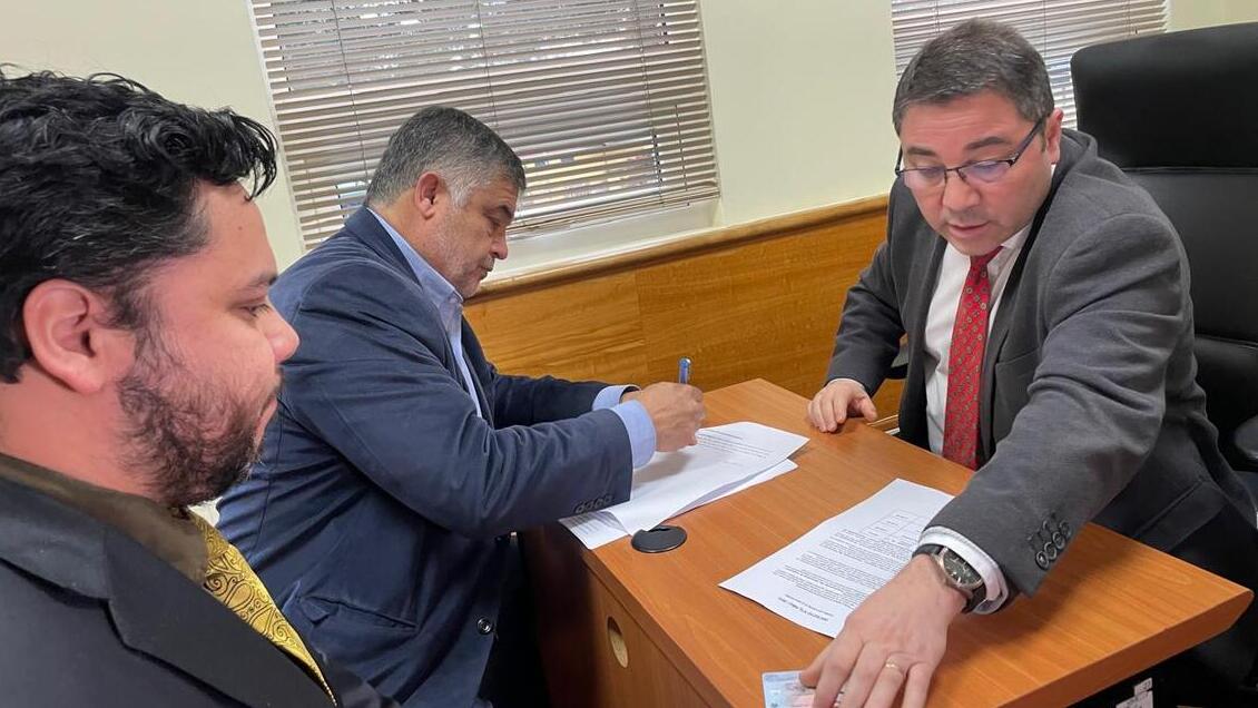 Municipalidad de Padre Las Casas presentó una querella contra sujeto acusado de estafar a más de 150 personas de la comuna Municipalidad de Padre Las Casas presentó una querella contra sujeto acusado de estafar a más de 150 personas de la comuna