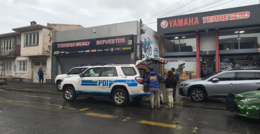 Detienen a pareja acusada por millonario robo en tienda de motos en el centro de Temuco Detienen a pareja acusada por millonario robo en tienda de motos en el centro de Temuco