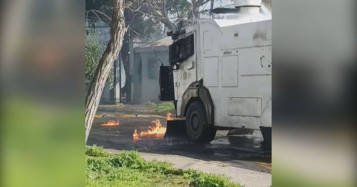 Rociaron con combustible a inspector del INBA: detenido estudia en otra comuna pero era exalumno del instituto Rociaron con combustible a inspector del INBA: detenido estudia en otra comuna pero era exalumno del instituto