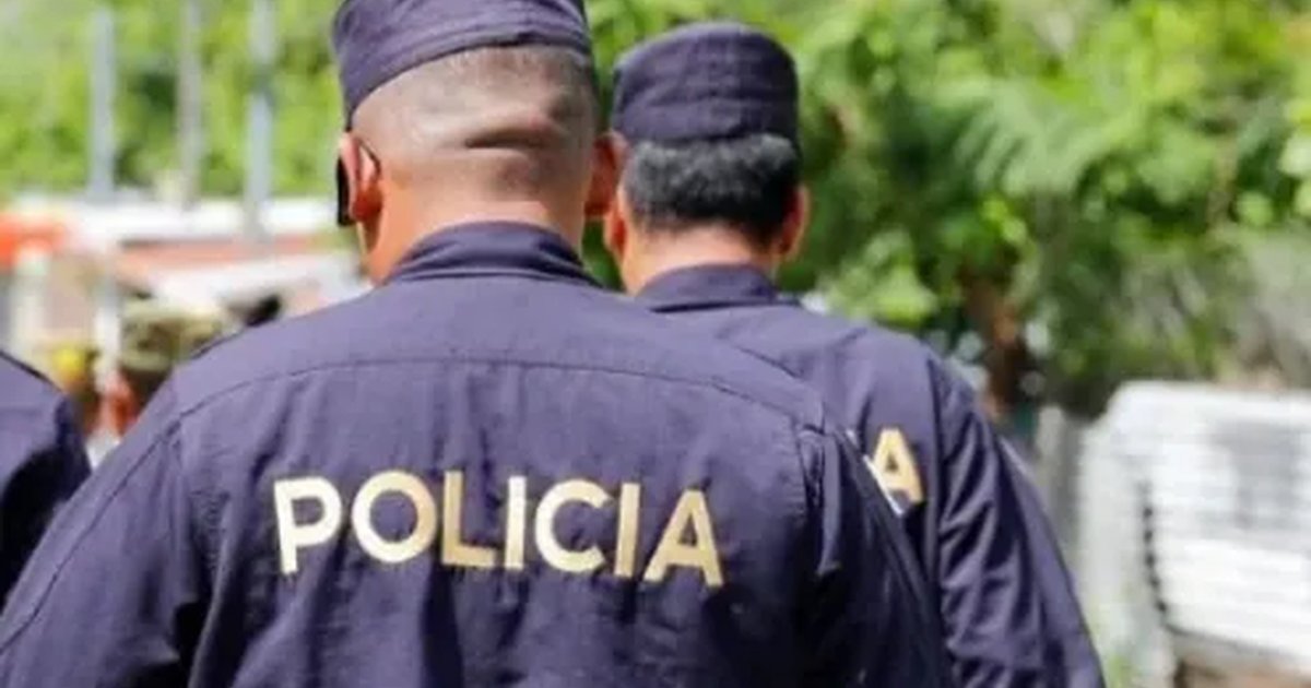 Las pandillas se amotinan en dos cárceles de Guatemala y toman como rehenes a seis guardias penitenciarios y un director Las pandillas se amotinan en dos cárceles de Guatemala y toman como rehenes a seis guardias penitenciarios y un director