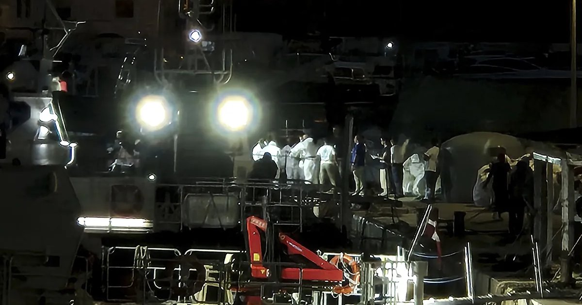 Al menos 20 migrantes muertos y varios desaparecidos en un naufragio frente a Lampedusa Al menos 20 migrantes muertos y varios desaparecidos en un naufragio frente a Lampedusa