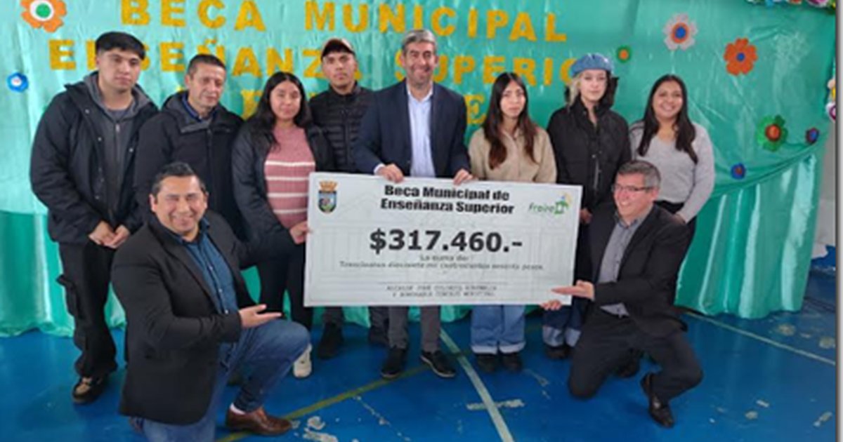 Municipalidad de Freire entregó aporte por más de 65 millones de pesos a estudiantes y organizaciones sociales de la comuna Municipalidad de Freire entregó aporte por más de 65 millones de pesos a estudiantes y organizaciones sociales de la comuna