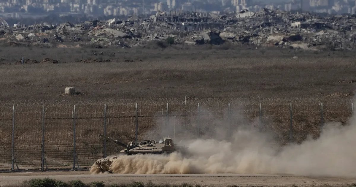 La ONU condena la decisión de Israel de construir nuevas viviendas en Cisjordania y exige un alto el fuego en Gaza que frene la «muerte masiva» de la población La ONU condena la decisión de Israel de construir nuevas viviendas en Cisjordania y exige un alto el fuego en Gaza que frene la «muerte masiva» de la población