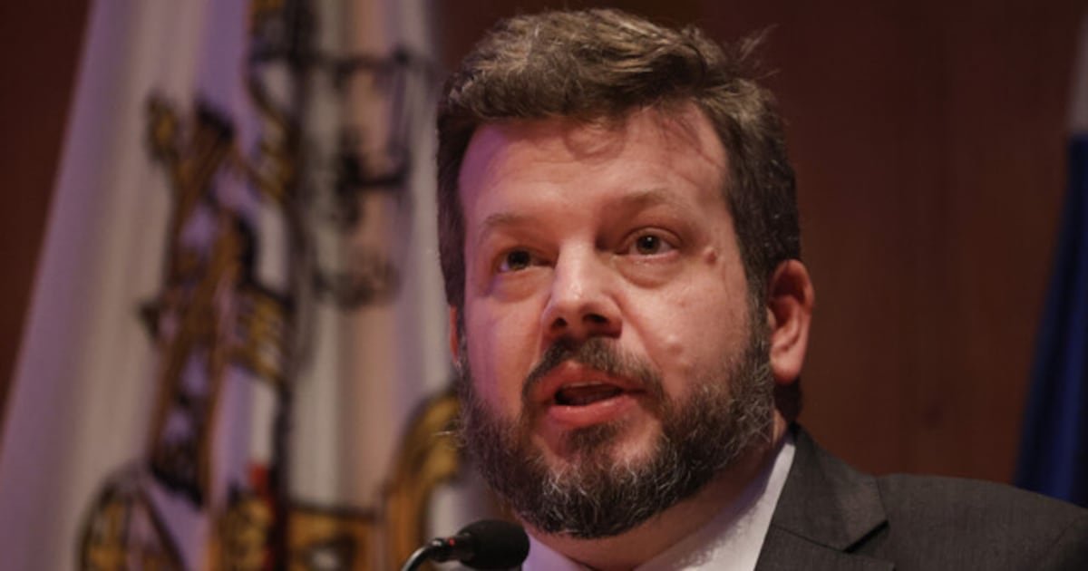 Privatización de Codelco, invariabilidad tributaria y fin a las contribuciones: los principales puntos del programa de Johannes Kaiser