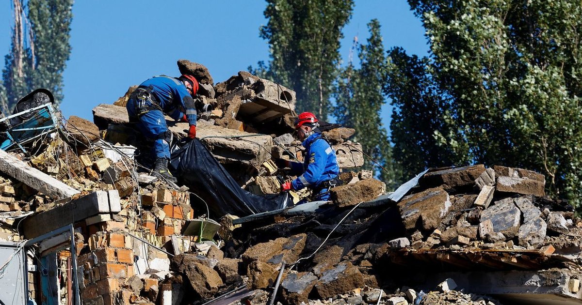 Ascienden a doce los muertos en un «ataque masivo» de Rusia contra la capital de Ucrania