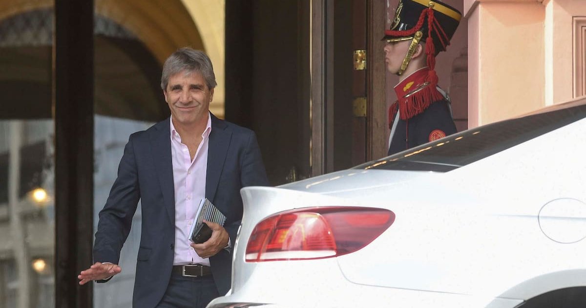 La Casa Rosada, tras otra derrota en el Congreso: nerviosismo, bronca y el deseo de que un triunfo en octubre calme a los mercados y a la oposición La Casa Rosada, tras otra derrota en el Congreso: nerviosismo, bronca y el deseo de que un triunfo en octubre calme a los mercados y a la oposición