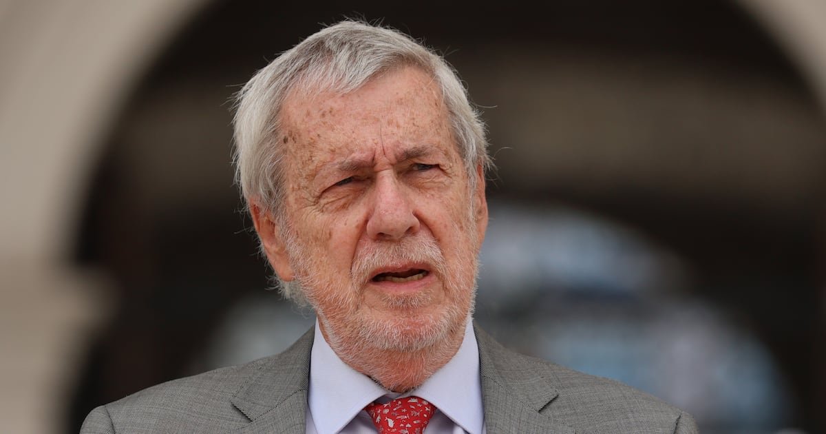 Van Klaveren rechaza que dardos de Boric contra Trump afecten candidatura de Bachelet a la ONU Van Klaveren rechaza que dardos de Boric contra Trump afecten candidatura de Bachelet a la ONU