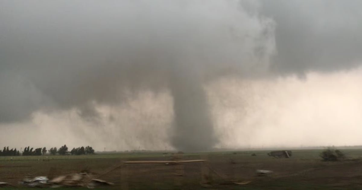 Emiten aviso para tres provincias del Biobío y La Araucanía por riesgo de desarrollo de tornados Emiten aviso para tres provincias del Biobío y La Araucanía por riesgo de desarrollo de tornados