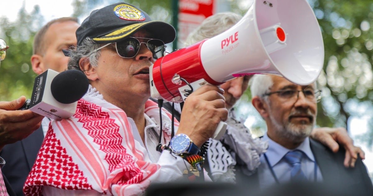 EE.UU. le revoca la visa a Gustavo Petro tras participar en manifestación junto a Rogers Waters en Nueva York EE.UU. le revoca la visa a Gustavo Petro tras participar en manifestación junto a Rogers Waters en Nueva York