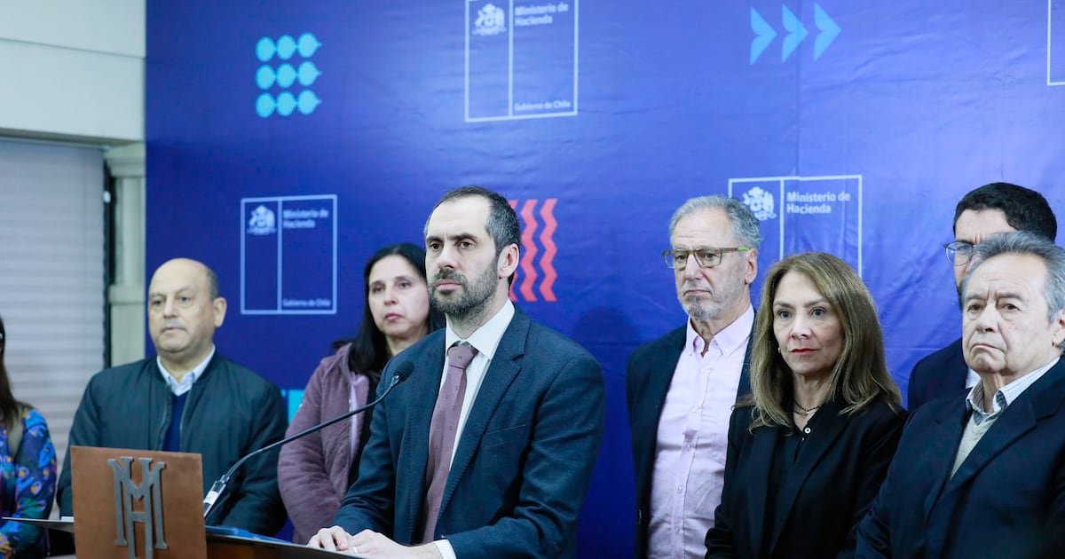 Gobierno crea mesa tripartita para impulsar el empleo, pero pone nueva fecha para ingresar polémico proyecto de negociación ramal Gobierno crea mesa tripartita para impulsar el empleo, pero pone nueva fecha para ingresar polémico proyecto de negociación ramal