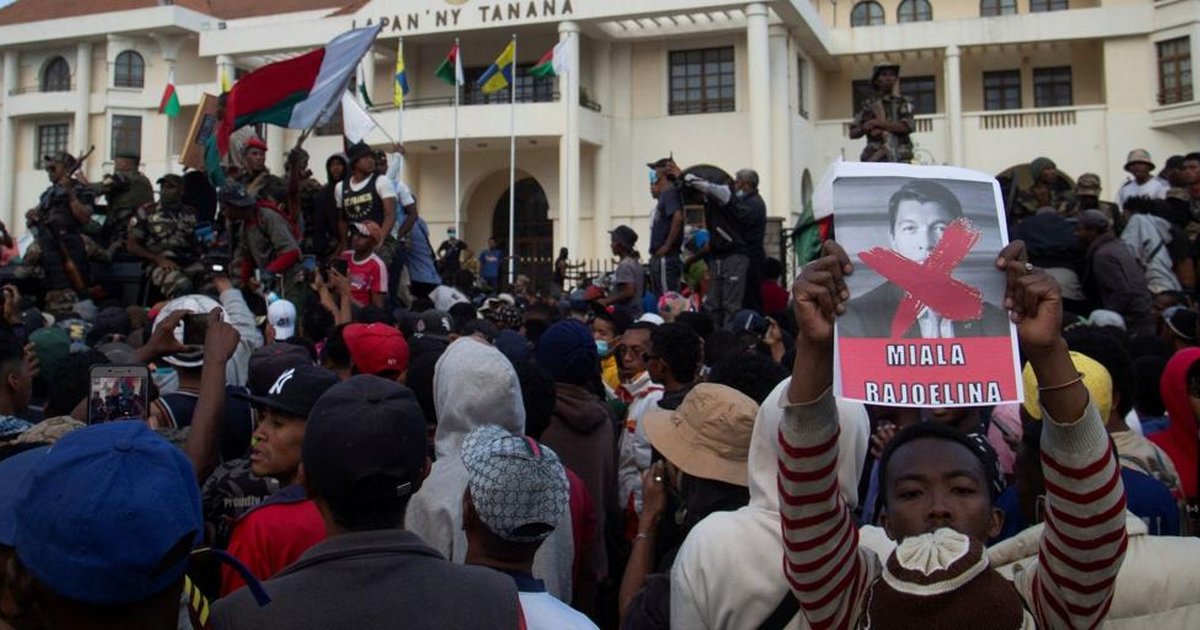 La generación Z de Madagascar protesta contra el Gobierno y el presidente denuncia un «intento de golpe de Estado» La generación Z de Madagascar protesta contra el Gobierno y el presidente denuncia un «intento de golpe de Estado»