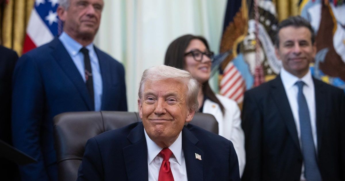 Trump carga de nuevo contra España por el gasto militar: «No ha sido leal con la OTAN, debería ser reprendida» Trump carga de nuevo contra España por el gasto militar: «No ha sido leal con la OTAN, debería ser reprendida»