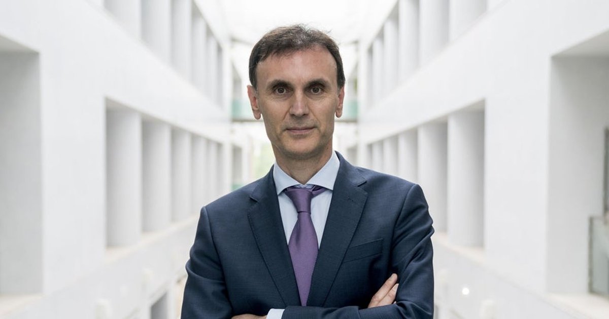 Jorge Mira , catedrático de Física, a favor de los cambios de hora: «El ser humano no puede vivir a piñón fijo en un país con estaciones» Jorge Mira , catedrático de Física, a favor de los cambios de hora: «El ser humano no puede vivir a piñón fijo en un país con estaciones»