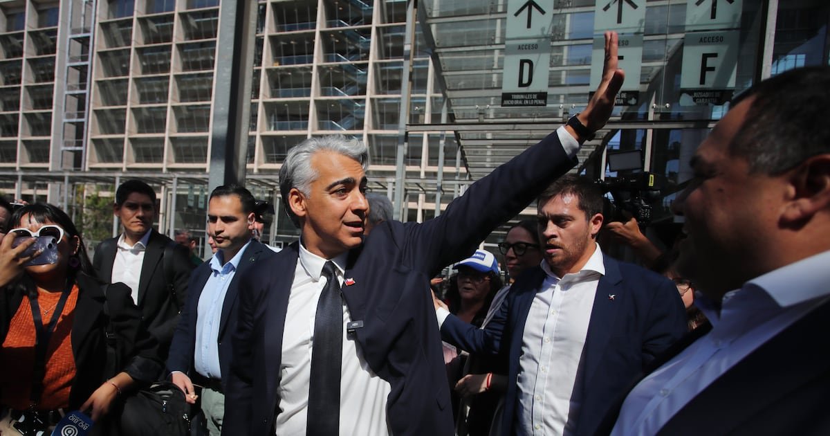 ME-O releva que hoy es «un hombre libre» y Longueira dice que pese a veredicto de SQM «nada va a reponer el daño» ME-O releva que hoy es «un hombre libre» y Longueira dice que pese a veredicto de SQM «nada va a reponer el daño»