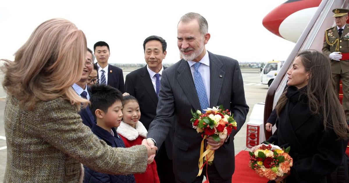 Felipe VI inicia su visita a China llamando a profundizar las relaciones comerciales