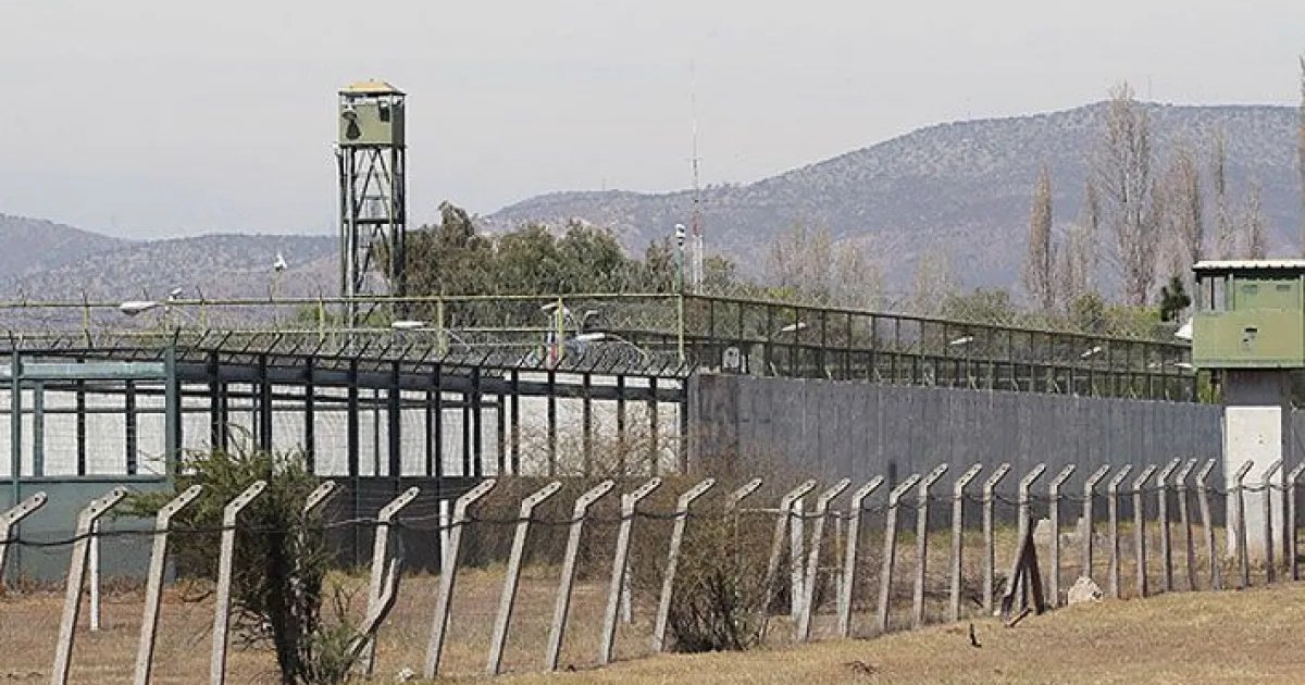 Primer interno por delito común ingresa a ex Punta Peuco tras cambio a penal regular