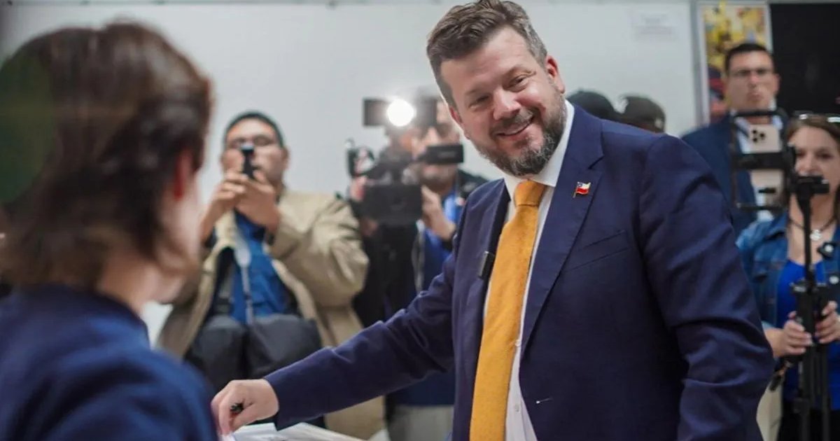 Johannes Kaiser reconoce derrota y anuncia apoyo total a Kast para la segunda vuelta