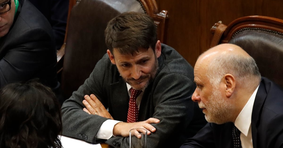 Cámara de Diputados aprueba admisibilidad de acusación constitucional contra Pardow y Senado deberá definir