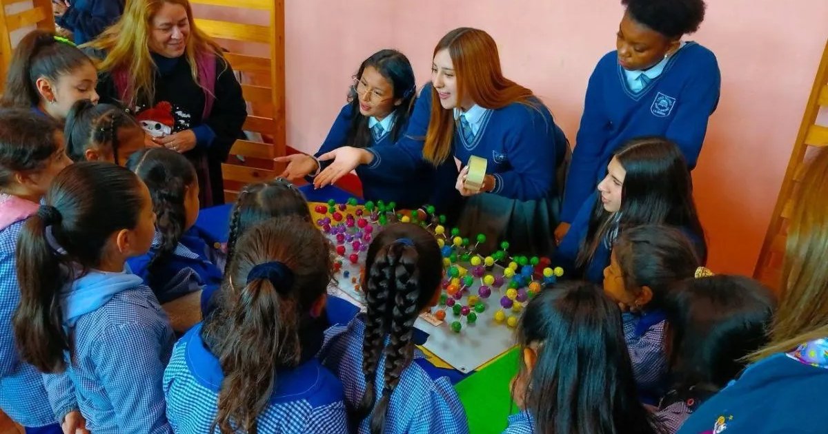 Colegio Javiera Carrera de La Serena realizó su Primera Feria Científica para reducir brechas de género Colegio Javiera Carrera de La Serena realizó su Primera Feria Científica para reducir brechas de género