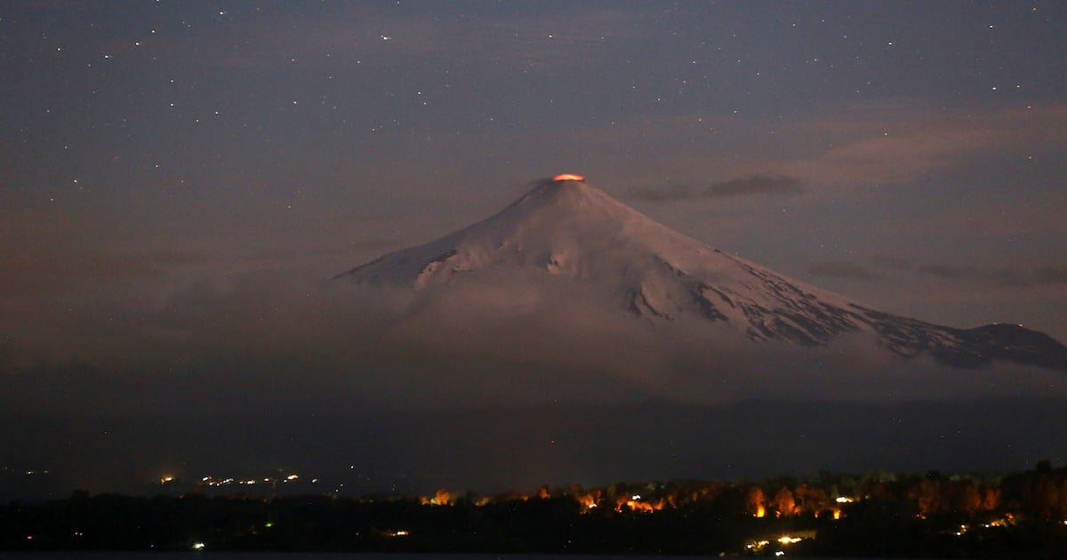 «Monitoreo y alertas no están comprometidas»: Sernageomin aclara que volcán Villarrica cuenta con más de 30 equipos operativos y red en línea para vigilancia