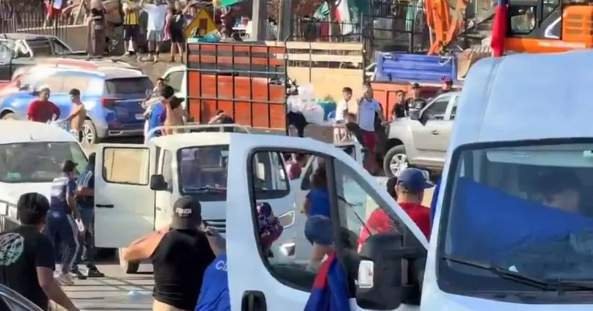Registran violenta pelea entre hinchas de la U y Colo Colo en Lirquén