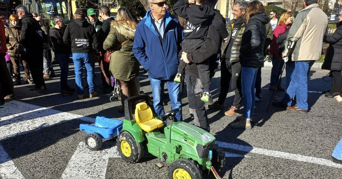 Protestas de agricultores, hoy en directo: última hora de las concentraciones en Catalunya, Francia y resto de Europa contra el Mercosur y los cortes en la AP-7 y otras carreteras