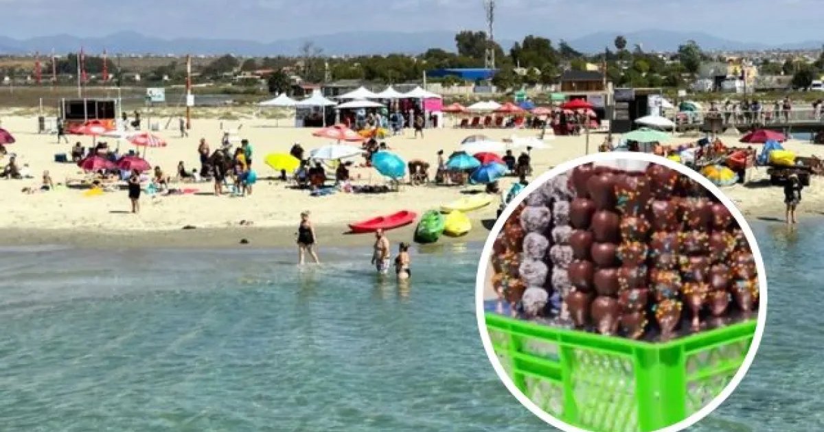 Claramente tóxico: Autoridad alerta por frutillas con chocolate que se venden en playas Claramente tóxico: Autoridad alerta por frutillas con chocolate que se venden en playas