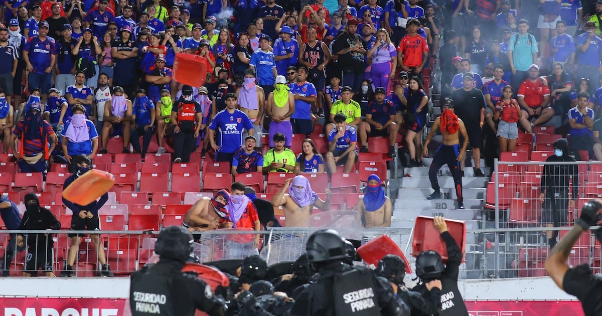 Gobierno y Carabineros inician recalificación de seguridad de 19 estadios y se alistan guardias especializados para el fútbol Gobierno y Carabineros inician recalificación de seguridad de 19 estadios y se alistan guardias especializados para el fútbol