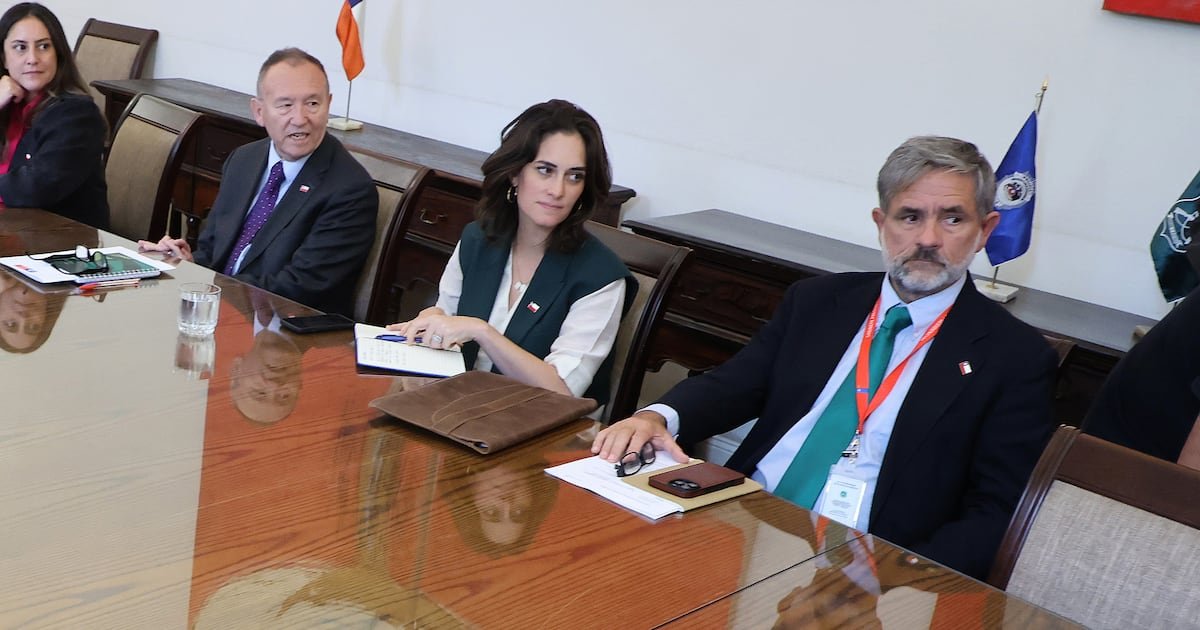 Partidos alzan la voz por nominaciones pendientes y marcan el debut de Alejandro Irarrázaval en comité político