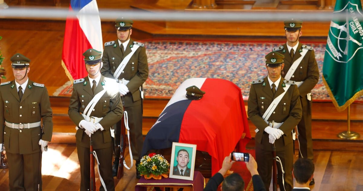 Presidente Kast asiste a misa fúnebre del sargento de Carabineros Javier Figueroa en Puerto Varas