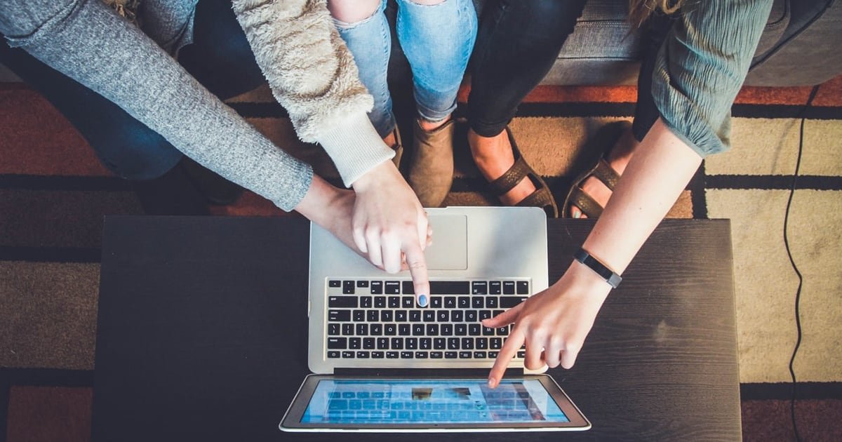 Descifra 8M: Solo 28% cree que con Boric se avanzó en oportunidades de empleo para las mujeres, mientras 48% dice que Kast sí lo hará