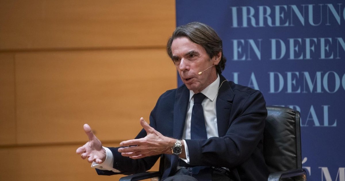 Aznar: «Sánchez avala la paz, pero sólo la de los cementerios, la que impone la teocracia iraní masacrando a las mujeres» Aznar: «Sánchez avala la paz, pero sólo la de los cementerios, la que impone la teocracia iraní masacrando a las mujeres»