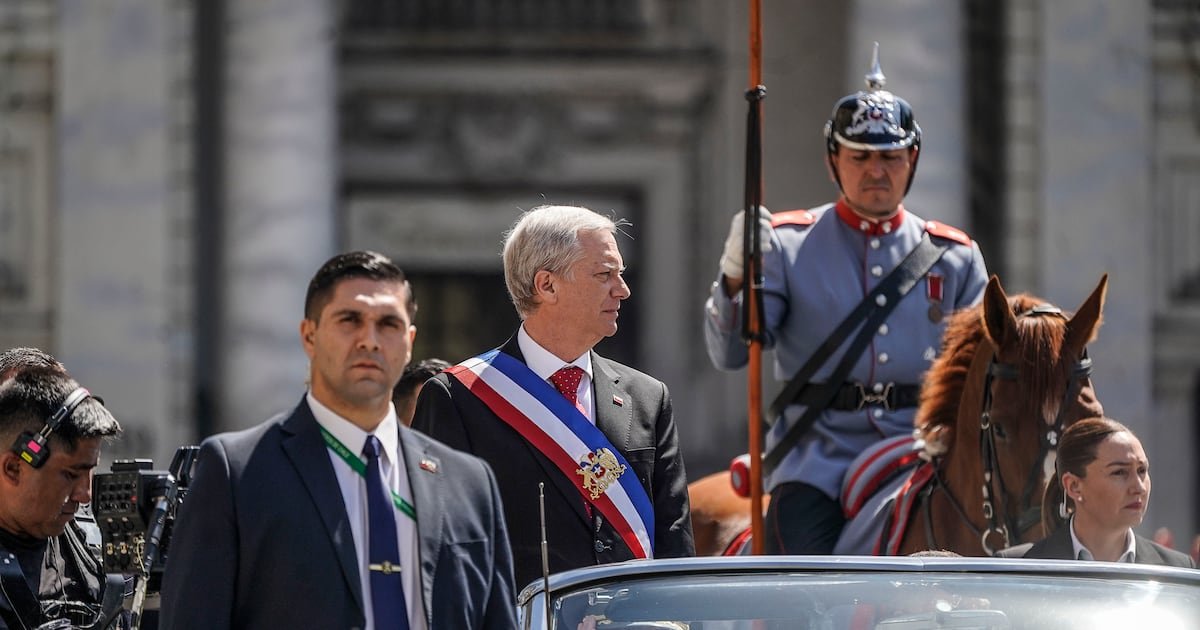 El segundo día de Kast en La Moneda: reunión con EE.UU. y foto con su gabinete